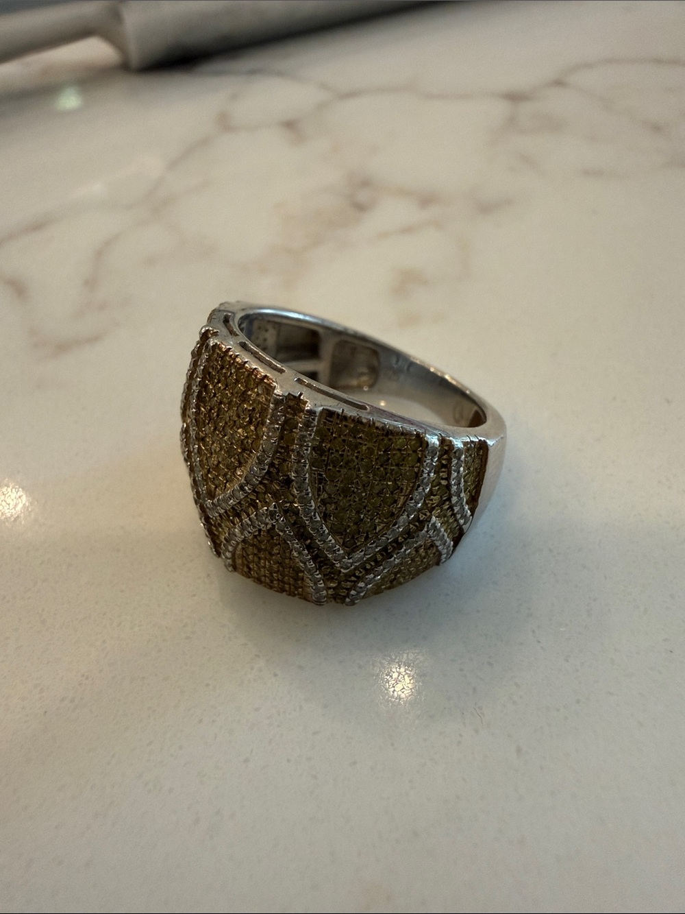 Silver geometric pattern ring with clear stones, size 6.5-7